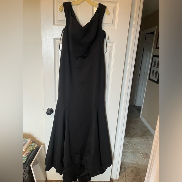 La Femme Curve Black Off the Shoulder Gown - Picture 5 of 8